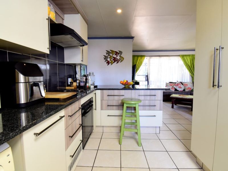 Huntingdon Gem – Move-In Ready! - Photo 5