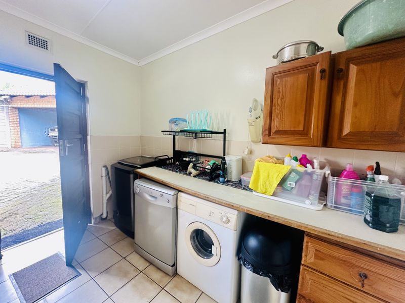 Face brick Family Home with Flat – For Sale in Meer En See - Photo 8