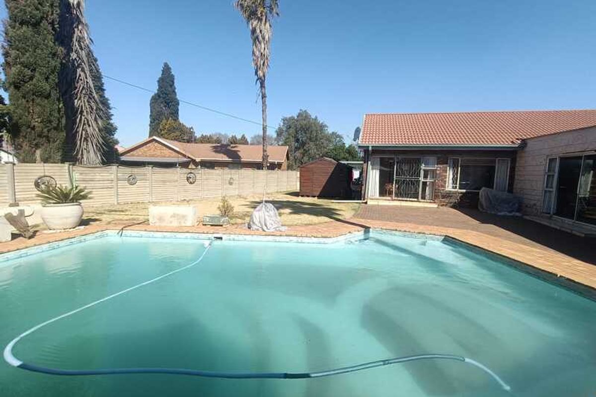 For Sale: Stunning 3-Bedroom Face Brick Home - Photo 4