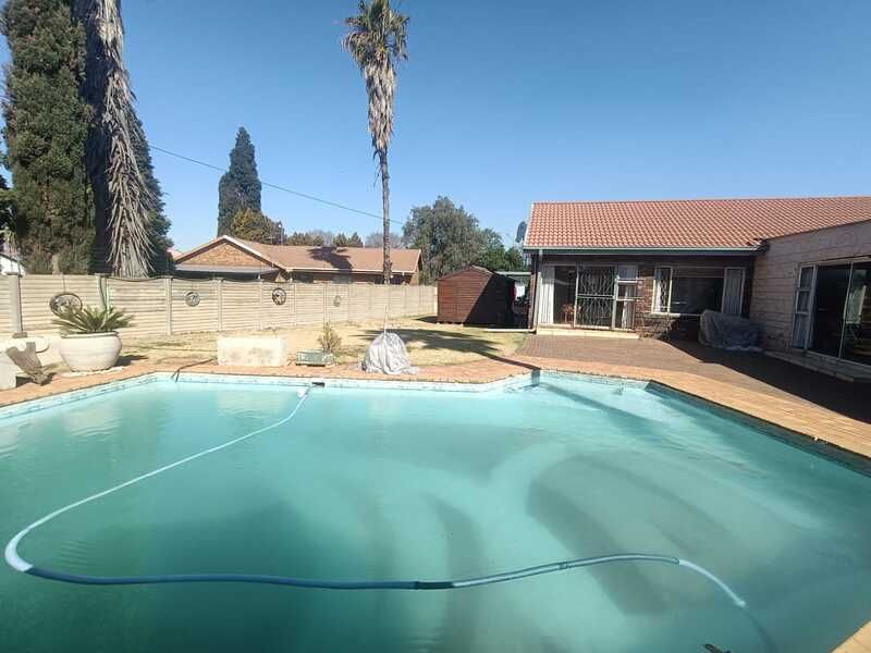 For Sale: Stunning 3-Bedroom Face Brick Home - Photo 4