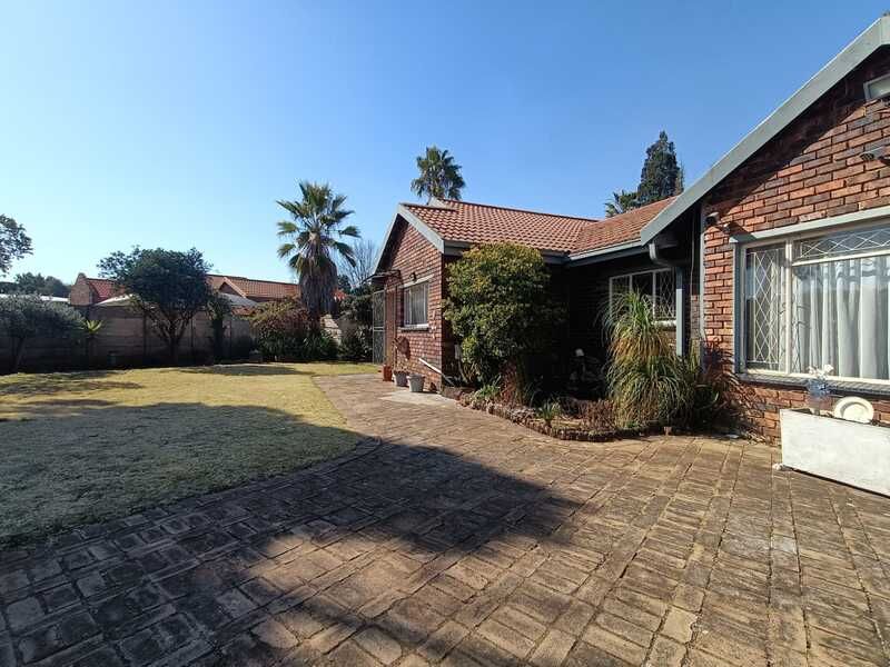 For Sale: Stunning 3-Bedroom Face Brick Home - Photo 7