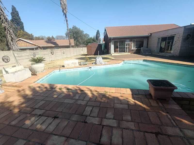 For Sale: Stunning 3-Bedroom Face Brick Home - Photo 6