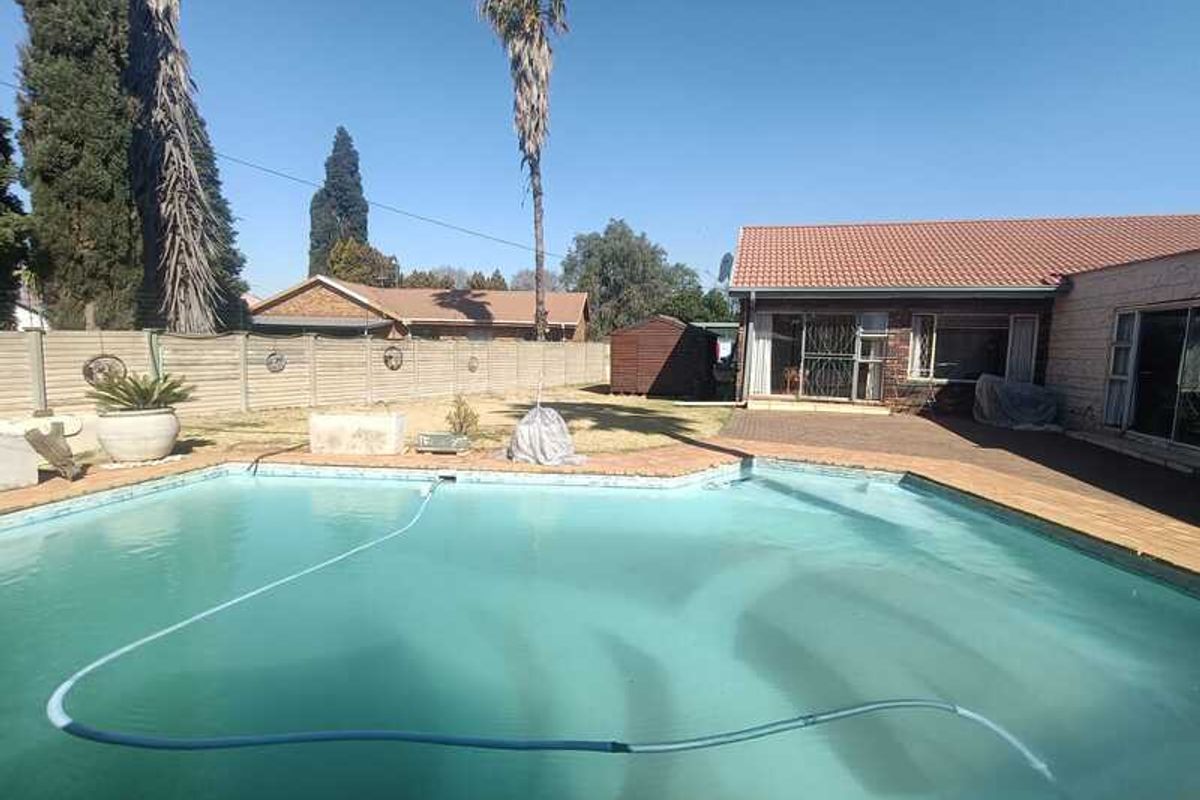 For Sale: Stunning 3-Bedroom Face Brick Home - Photo 3