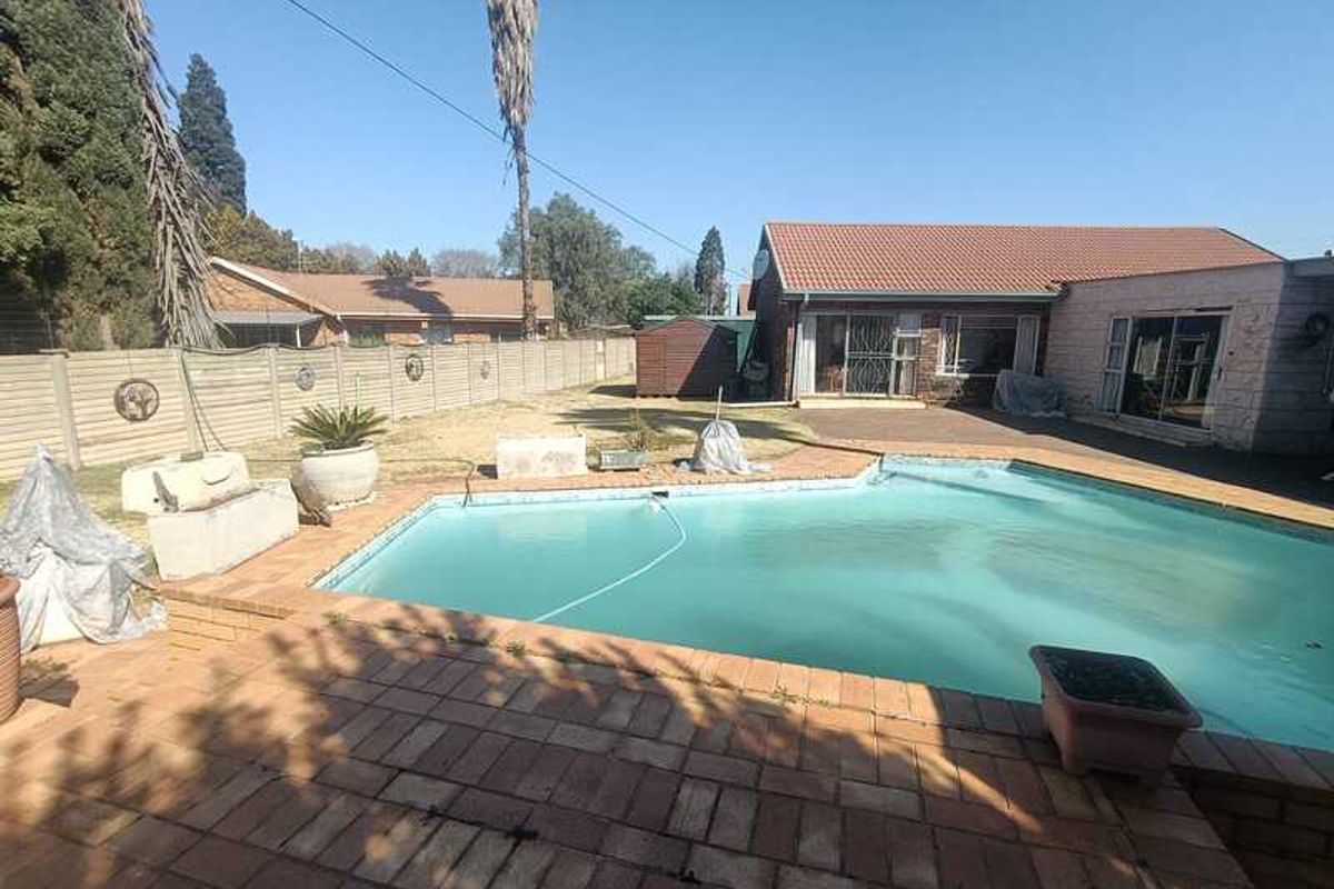 For Sale: Stunning 3-Bedroom Face Brick Home - Photo 5