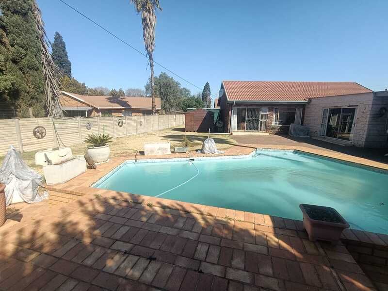 For Sale: Stunning 3-Bedroom Face Brick Home - Photo 5