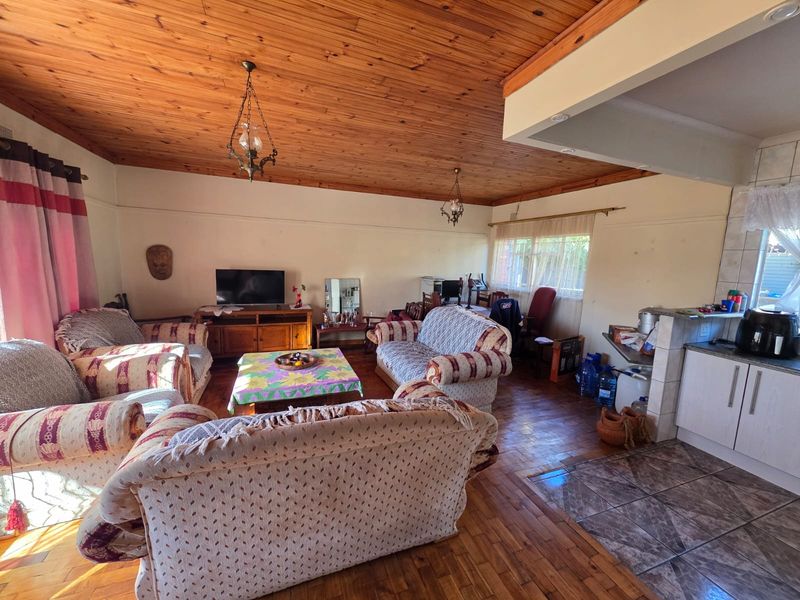 BARGAIN OF THE WEEK – Neat & Beautiful Home for Sale in Sasolburg! - Photo 9