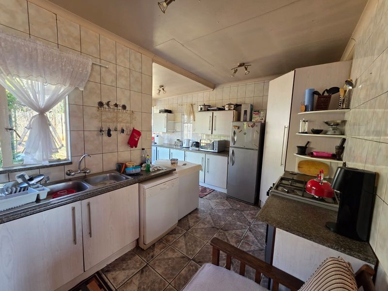 BARGAIN OF THE WEEK – Neat & Beautiful Home for Sale in Sasolburg! - Photo 7