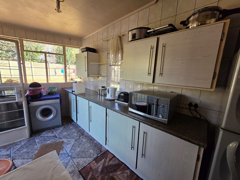 BARGAIN OF THE WEEK – Neat & Beautiful Home for Sale in Sasolburg! - Photo 6