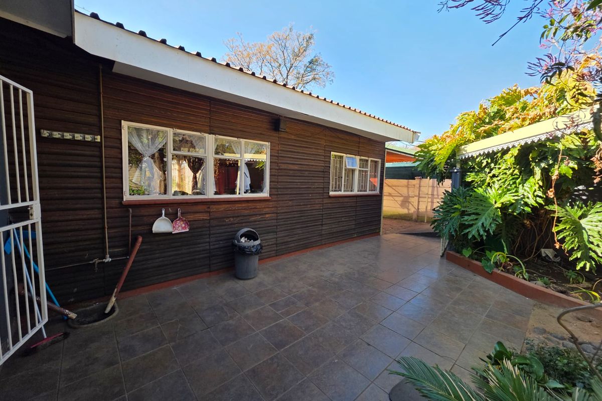 BARGAIN OF THE WEEK – Neat & Beautiful Home for Sale in Sasolburg! - Photo 2