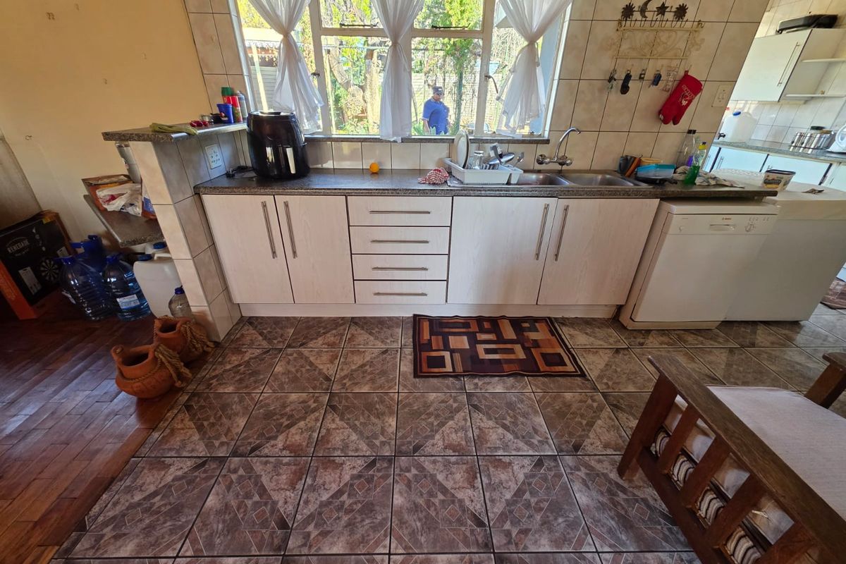 BARGAIN OF THE WEEK – Neat & Beautiful Home for Sale in Sasolburg! - Photo 5