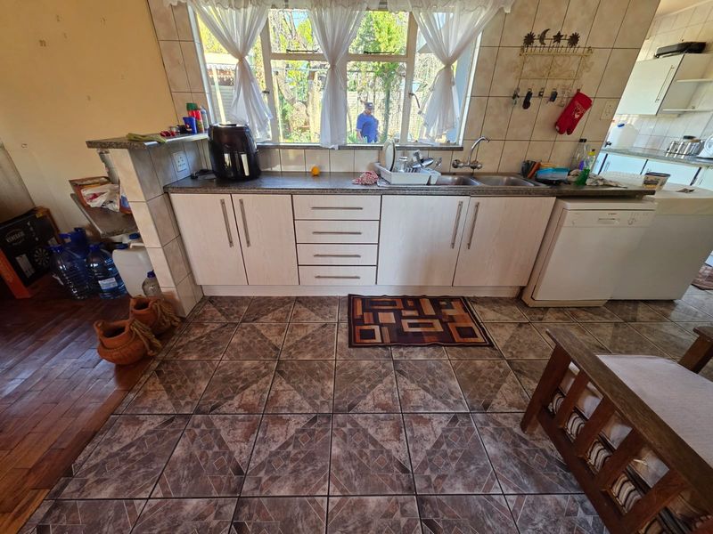 BARGAIN OF THE WEEK – Neat & Beautiful Home for Sale in Sasolburg! - Photo 5