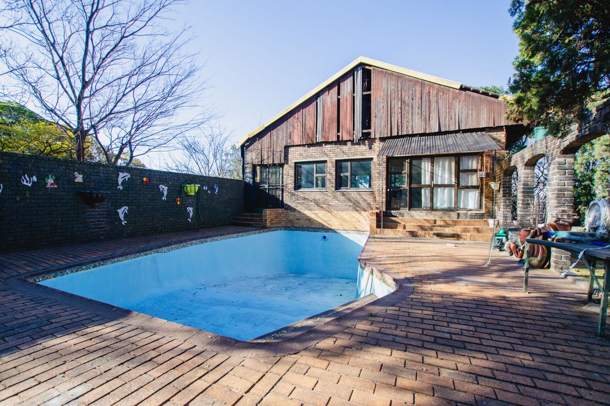 4 Bedroom House with 2 Bedroom Flat Sunnyridge - Photo 5