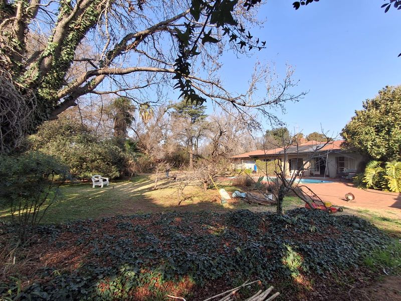 10 Bedroom Air BnB/ Guest House up for grabs in Three Rivers. - Photo 9