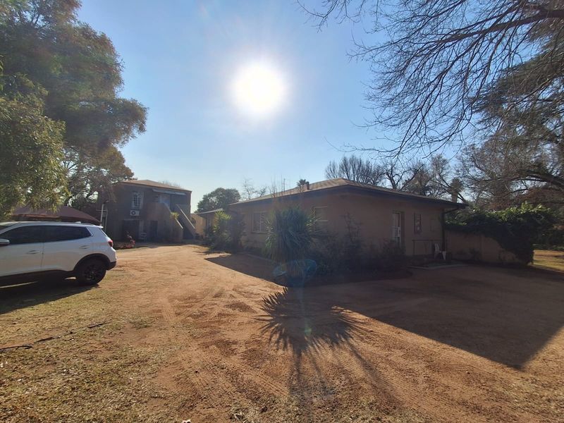 10 Bedroom Air BnB/ Guest House up for grabs in Three Rivers. - Photo 6