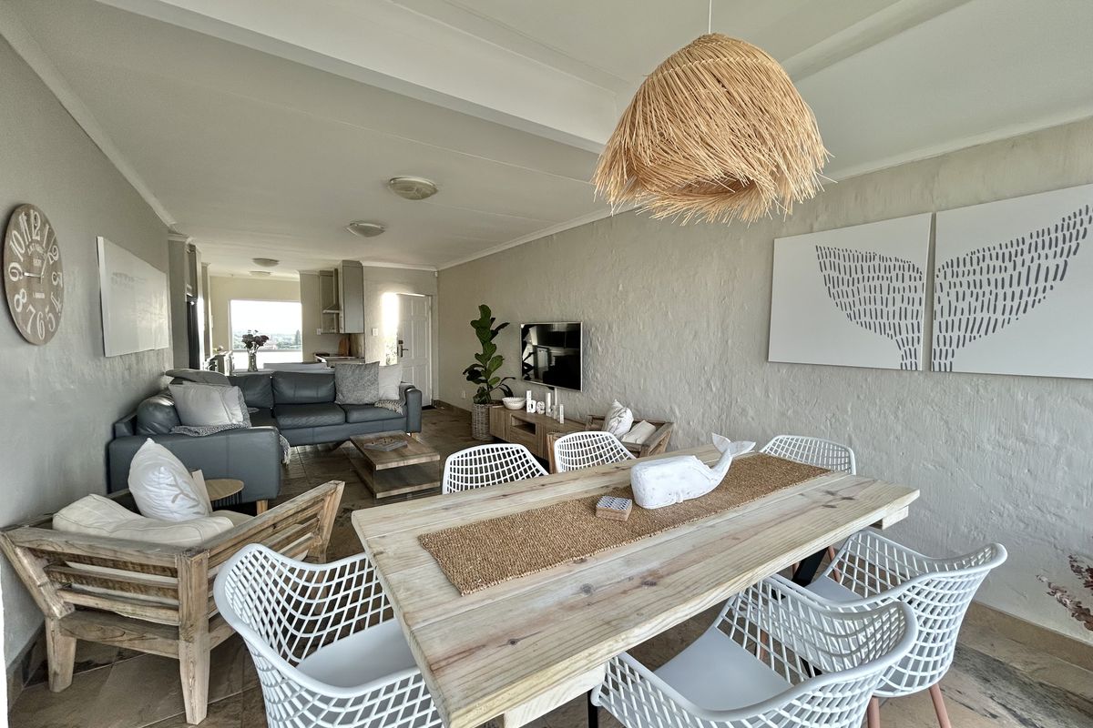 Perfect Holiday Escape with Breathtaking Lagoon & Ocean Views - Photo 4