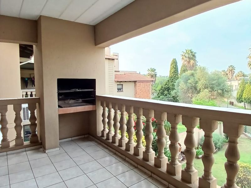 2 Bedroom unit for sale in Vaalpark in popular complex with easy river access - Photo 7