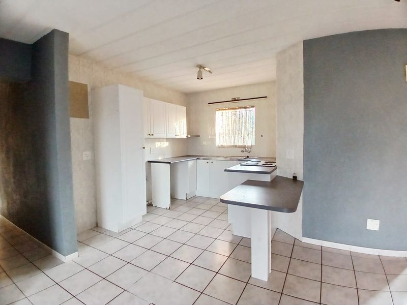 2 Bedroom unit for sale in Vaalpark in popular complex with easy river access - Photo 4