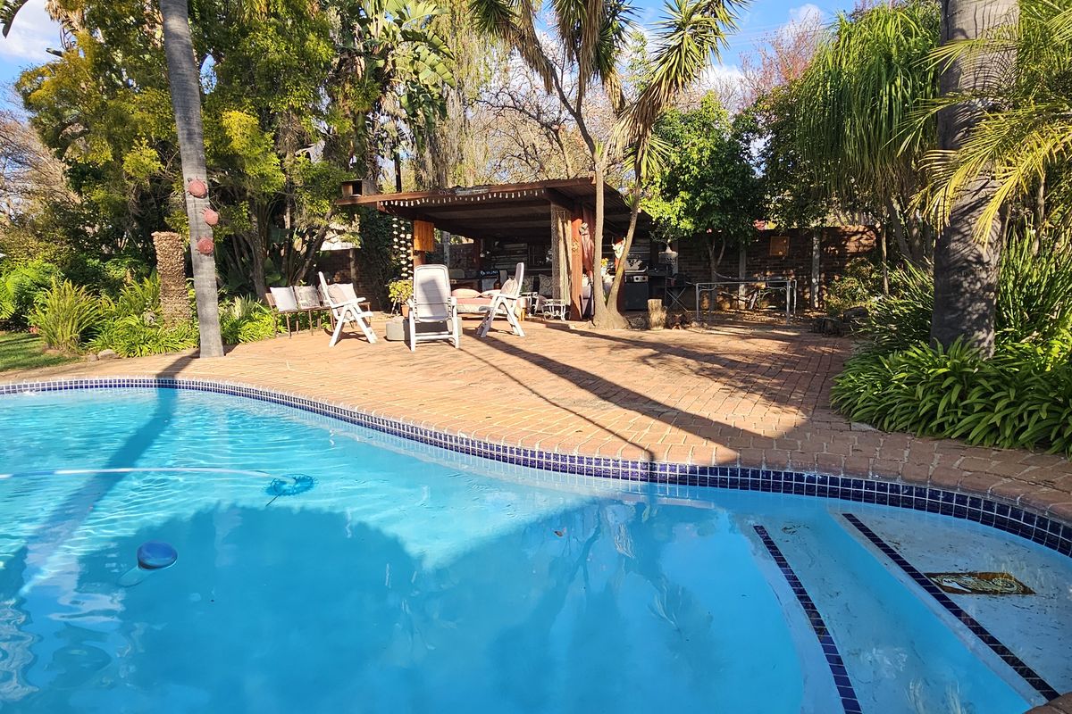 Large 4 Bedroom Family Home in Welgelegen,  Space, Style and  Serenity Await - Photo 5