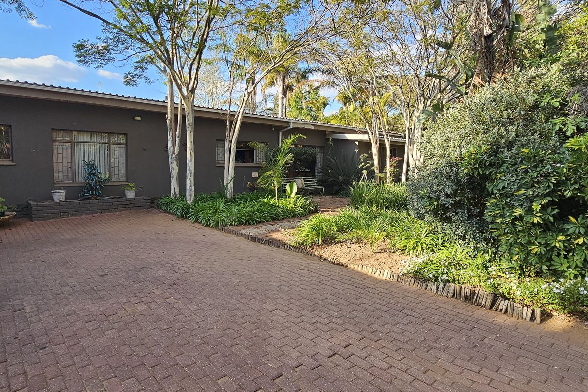 Large 4 Bedroom Family Home in Welgelegen,  Space, Style and  Serenity Await - Photo 3