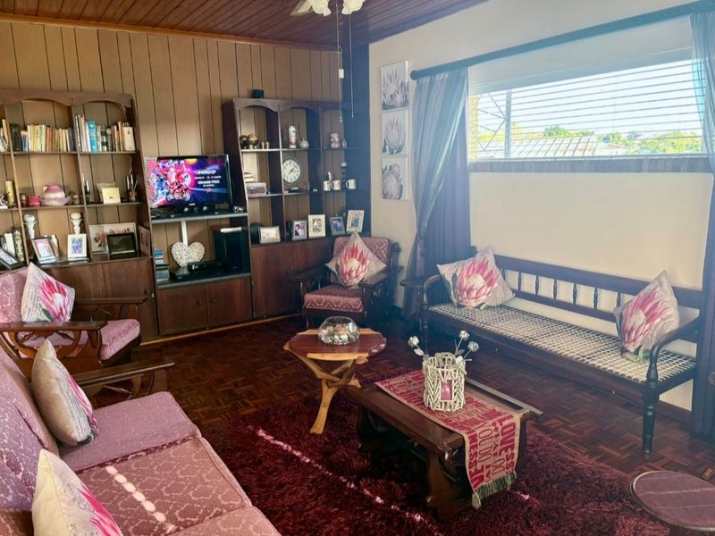 STUNNING NEW RELEASE – FIRST TIME ON THE MARKET! - Photo 5