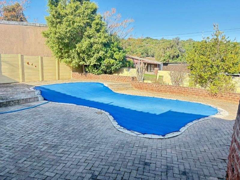 STUNNING NEW RELEASE – FIRST TIME ON THE MARKET! - Photo 9