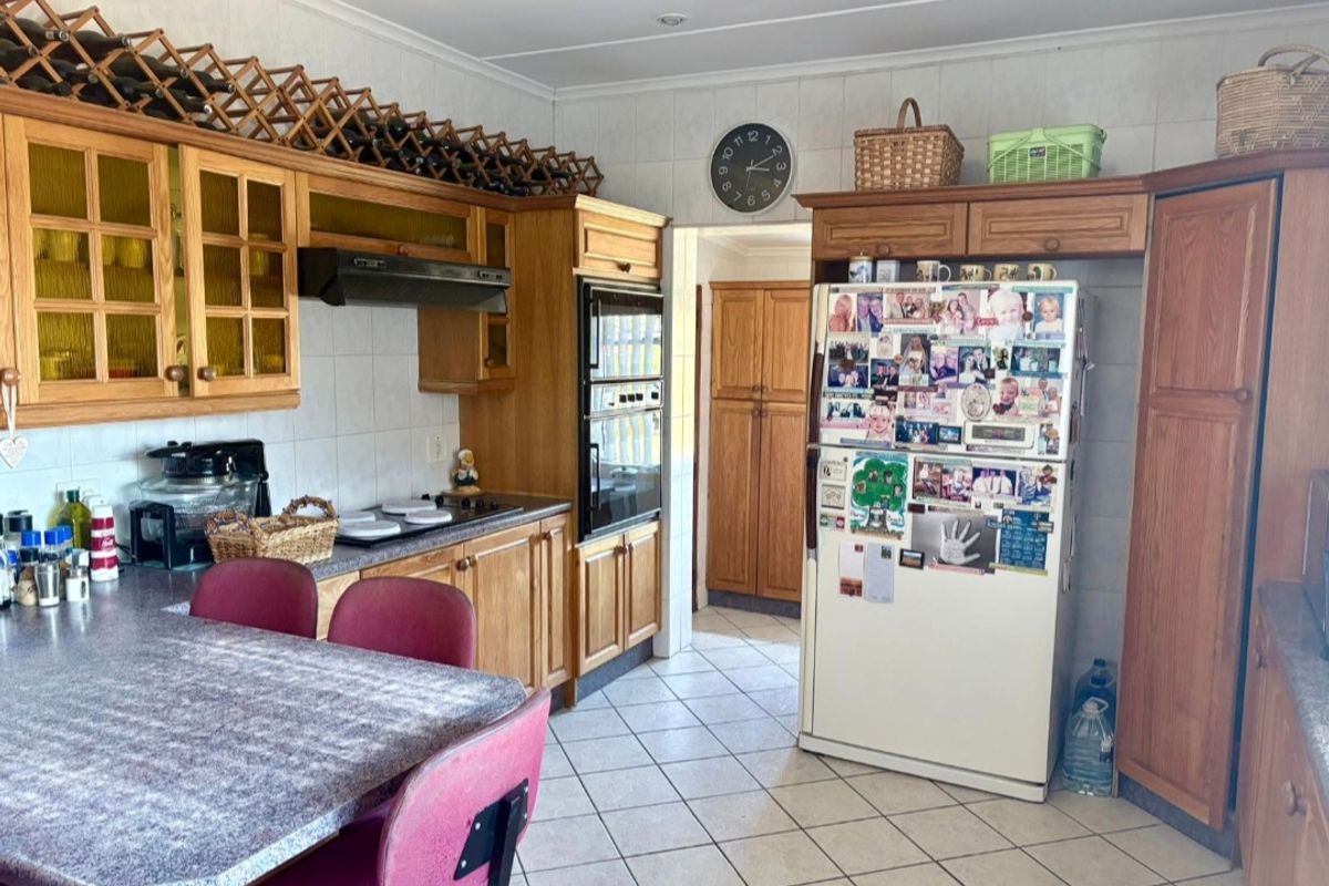 STUNNING NEW RELEASE – FIRST TIME ON THE MARKET! - Photo 4