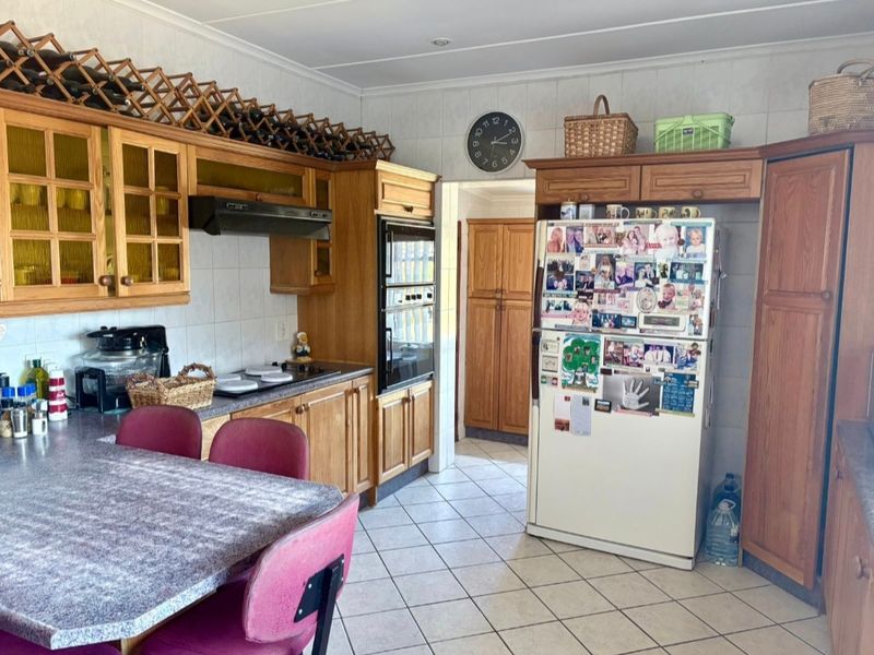 STUNNING NEW RELEASE – FIRST TIME ON THE MARKET! - Photo 4