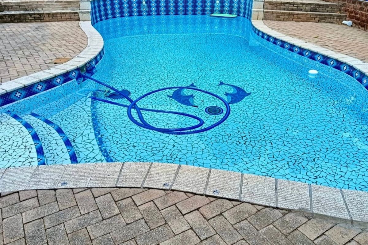 STUNNING NEW RELEASE – FIRST TIME ON THE MARKET! - Photo 3