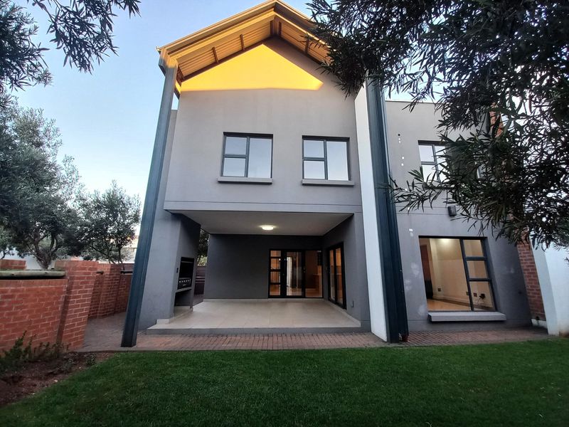 3 Bedroom 2-bathroom Duplex for Rent at The Paddocks - Photo 3