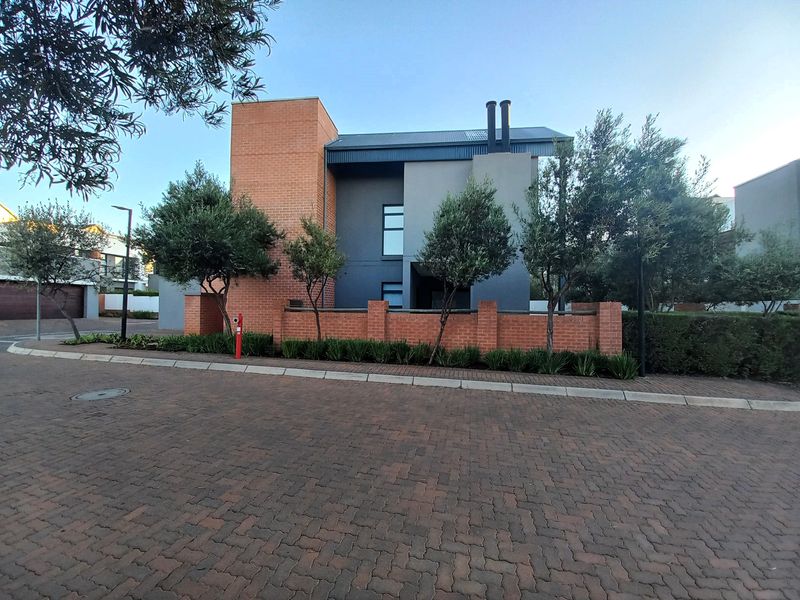 3 Bedroom 2-bathroom Duplex for Rent at The Paddocks - Photo 2