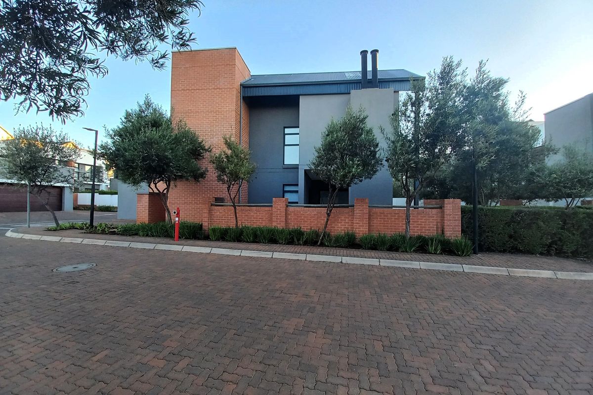 3 Bedroom 2-bathroom Duplex for Rent at The Paddocks - Photo 2