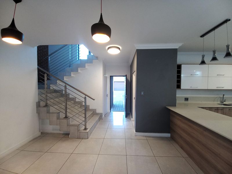 3 Bedroom 2-bathroom Duplex for Rent at The Paddocks - Photo 5