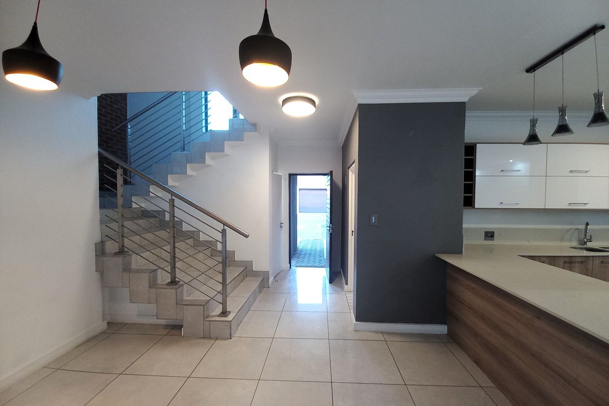 3 Bedroom 2-bathroom Duplex for Rent at The Paddocks - Photo 5