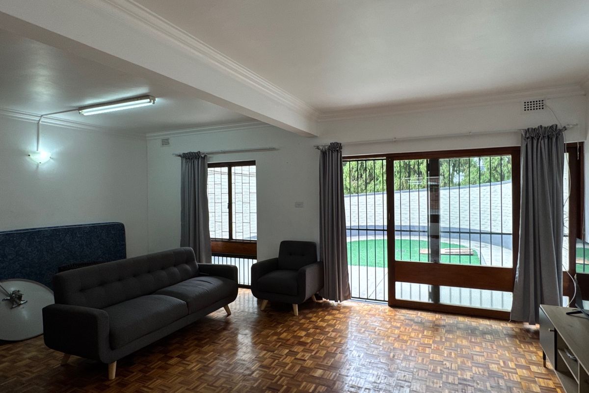Beautifully Renovated 3-Bedroom Townhouse in a Secure Complex - Photo 5
