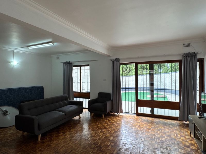 Beautifully Renovated 3-Bedroom Townhouse in a Secure Complex - Photo 5