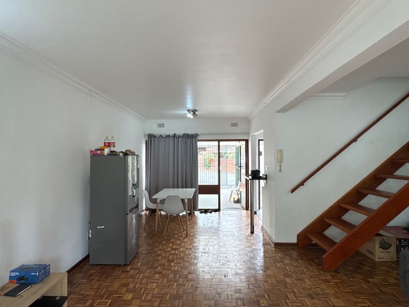 Beautifully Renovated 3-Bedroom Townhouse in a Secure Complex - Photo 9