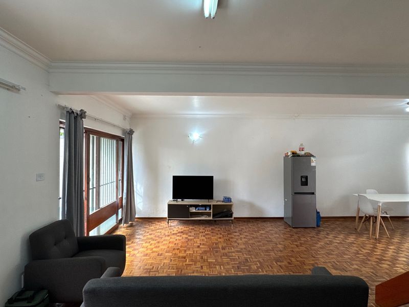 Beautifully Renovated 3-Bedroom Townhouse in a Secure Complex - Photo 8