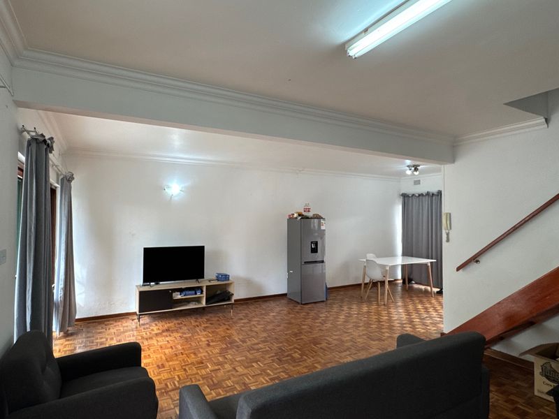 Beautifully Renovated 3-Bedroom Townhouse in a Secure Complex - Photo 7