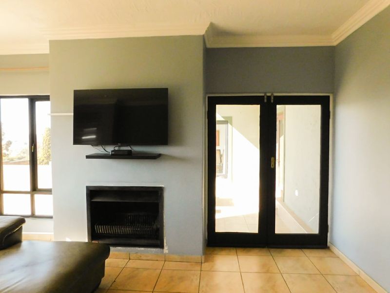 Exquisite Luxury Family Home with Stunning Views in Overkruin, Heidelberg - Photo 6