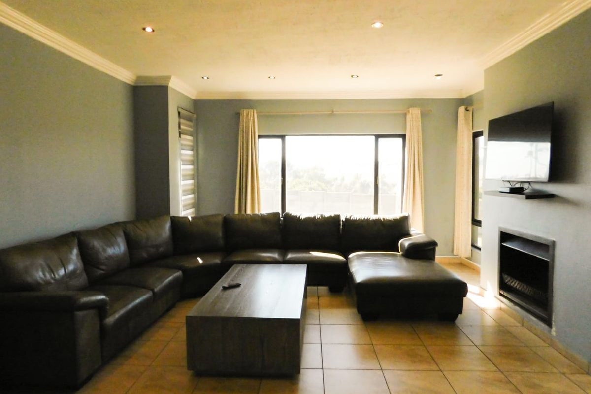 Exquisite Luxury Family Home with Stunning Views in Overkruin, Heidelberg - Photo 5