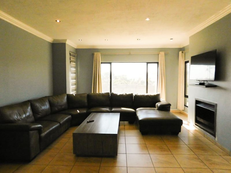 Exquisite Luxury Family Home with Stunning Views in Overkruin, Heidelberg - Photo 5