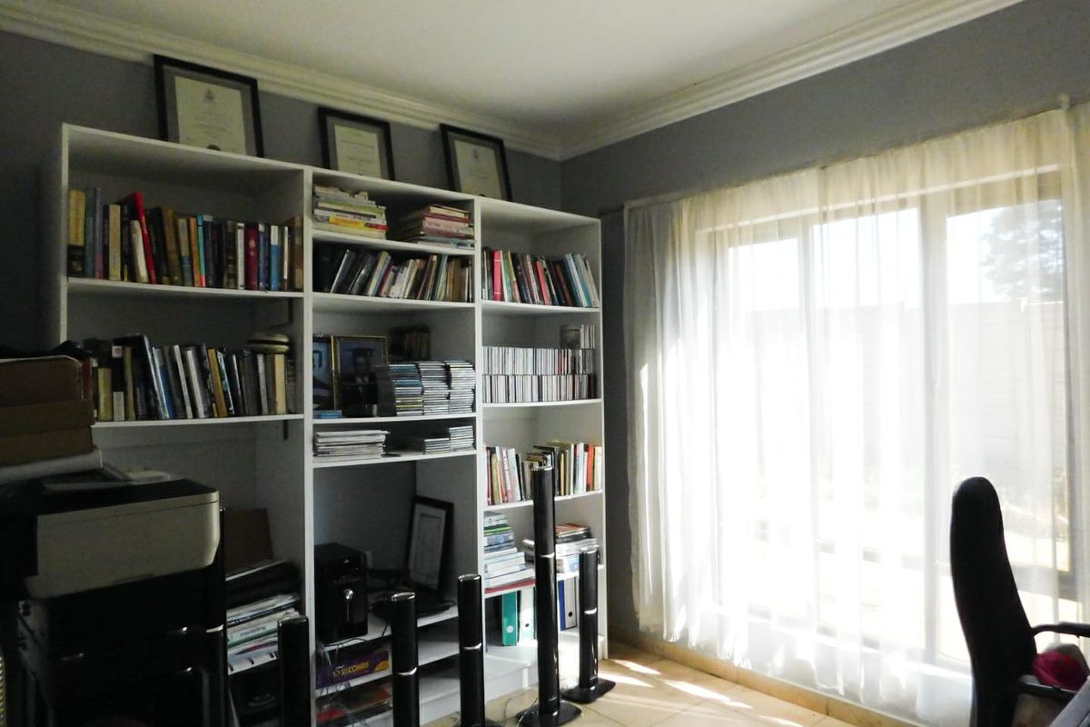 Exquisite Luxury Family Home with Stunning Views in Overkruin, Heidelberg - Photo 4