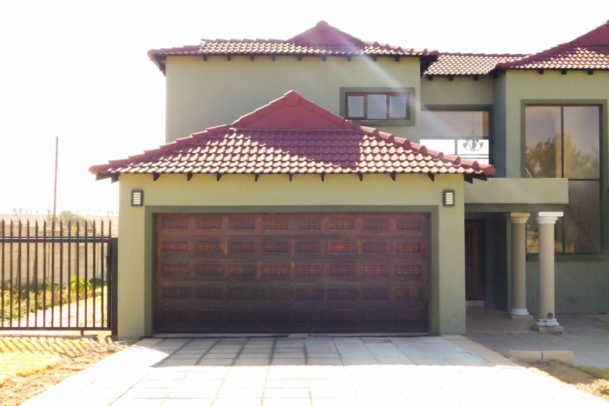 Exquisite Luxury Family Home with Stunning Views in Overkruin, Heidelberg - Photo 3