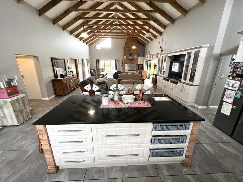 Secluded Elegance on the Kloof: A Masterpiece of Space and Privacy - Photo 7