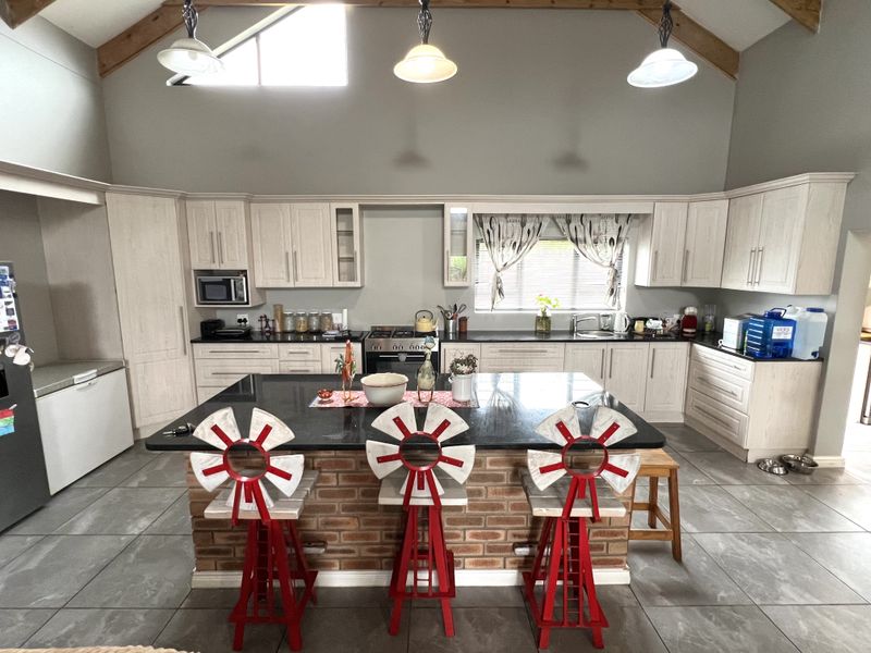 Secluded Elegance on the Kloof: A Masterpiece of Space and Privacy - Photo 6