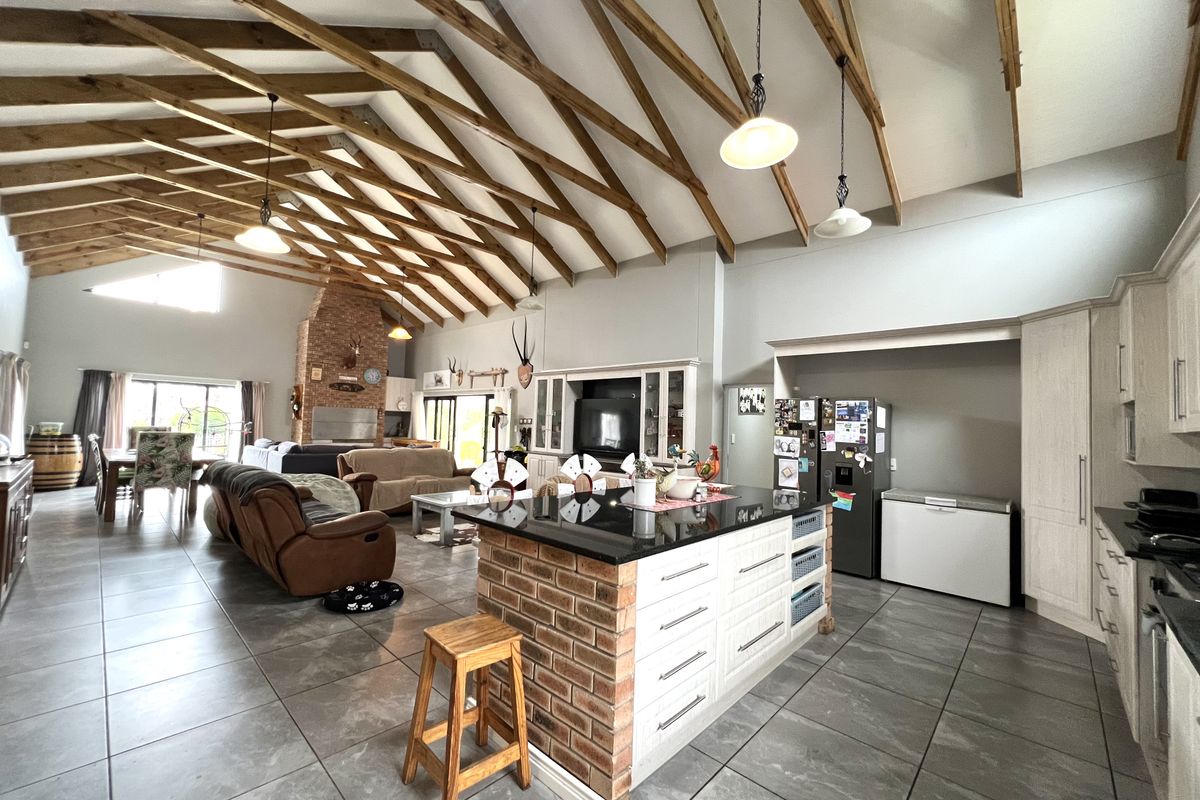 Secluded Elegance on the Kloof: A Masterpiece of Space and Privacy - Photo 5