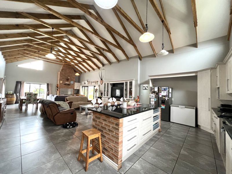 Secluded Elegance on the Kloof: A Masterpiece of Space and Privacy - Photo 5