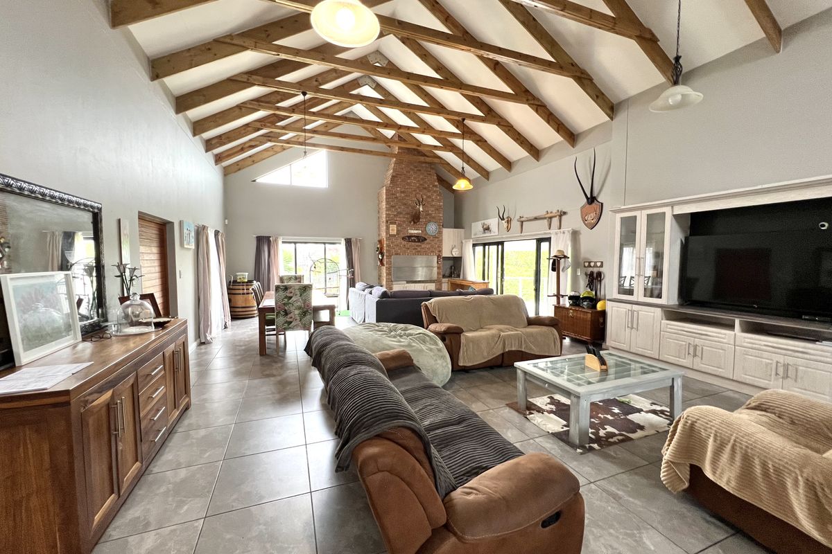 Secluded Elegance on the Kloof: A Masterpiece of Space and Privacy - Photo 3