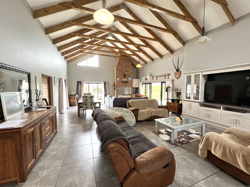 Secluded Elegance on the Kloof: A Masterpiece of Space and Privacy - Photo 3