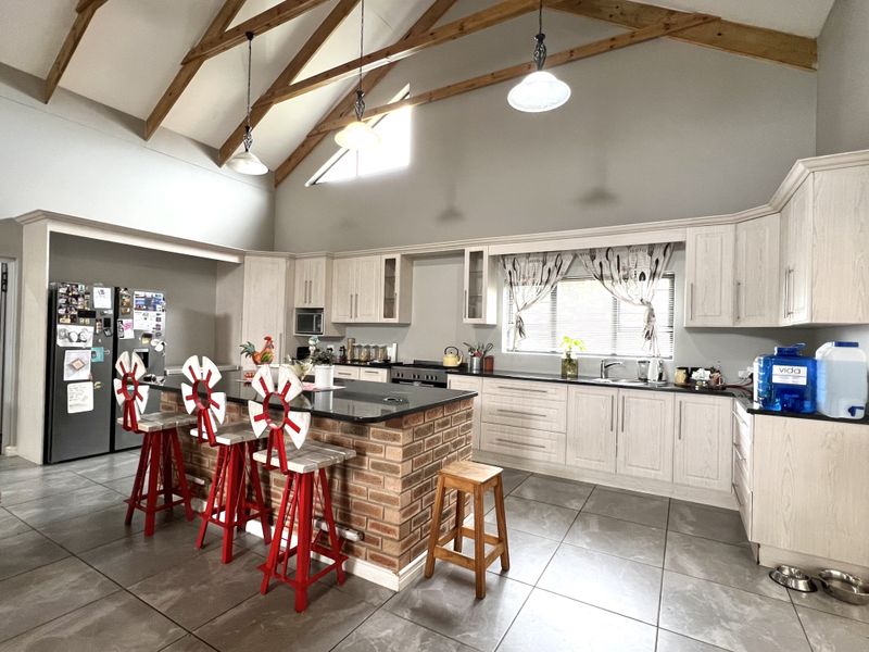 Secluded Elegance on the Kloof: A Masterpiece of Space and Privacy - Photo 4